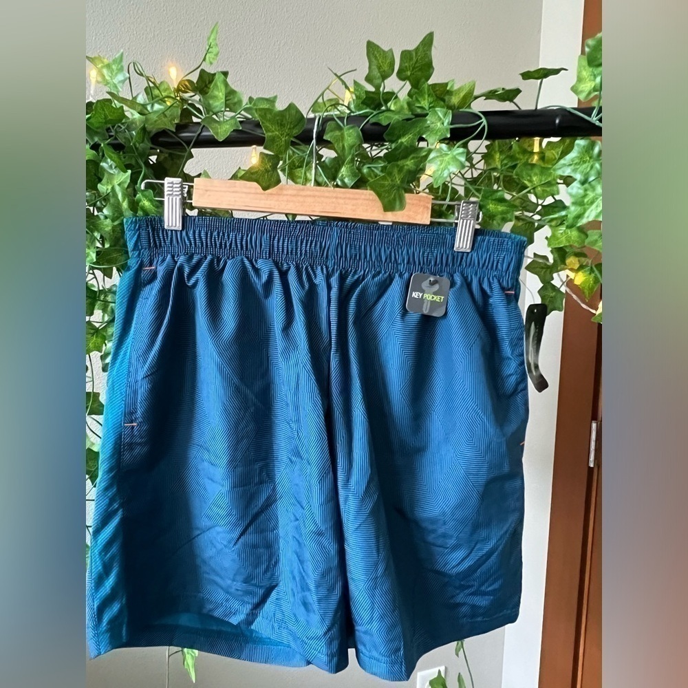 Cascade Sport High rise Blue running shorts size medium NWT